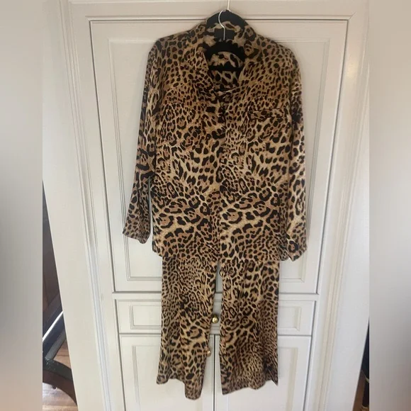 Nili Logan silk leapord set. Very chic. Excellent condition. Not worn. - Picture 2 of 11